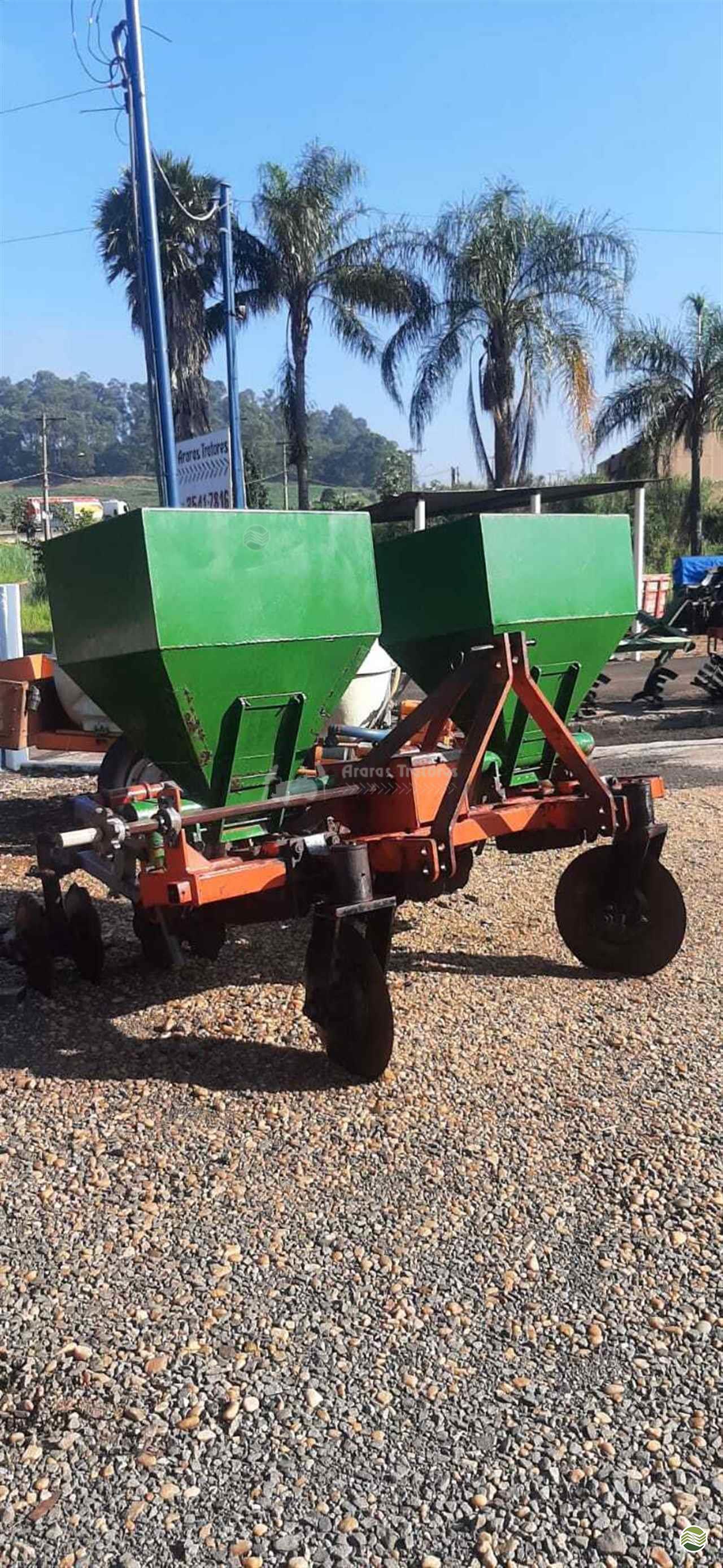 IMPLEMENTOS AGRICOLAS CULTIVADOR 2 LINHAS ADUBADOR Araras Tratores ARARAS SÃO PAULO SP
